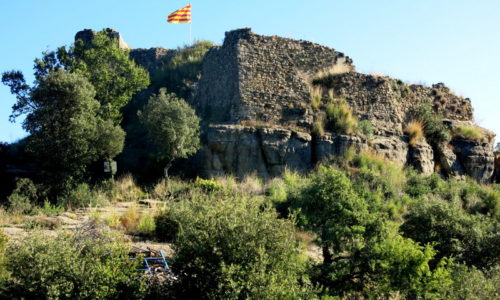 La diada: canvi de senyera al castell d’Hostoles