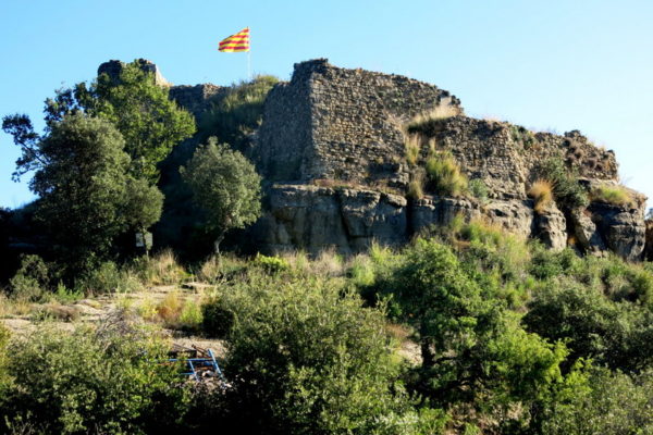 La diada: canvi de senyera al castell d’Hostoles